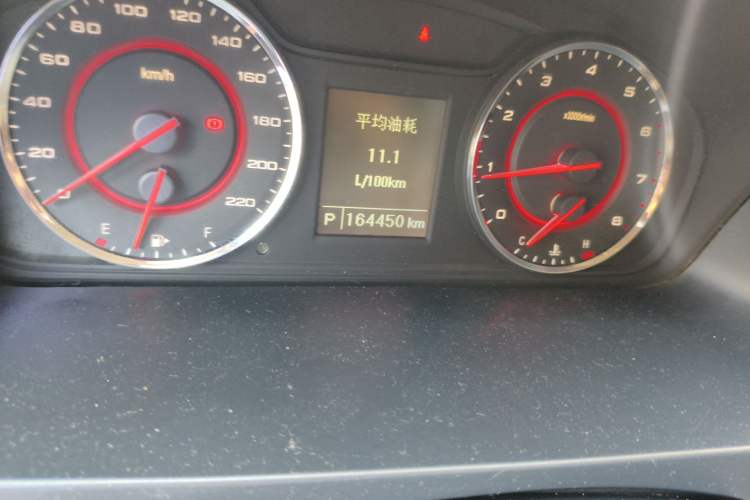 Used SAIC MAXUS G10 2014 2.0T Automatic Elite Edition Odometer Close Up