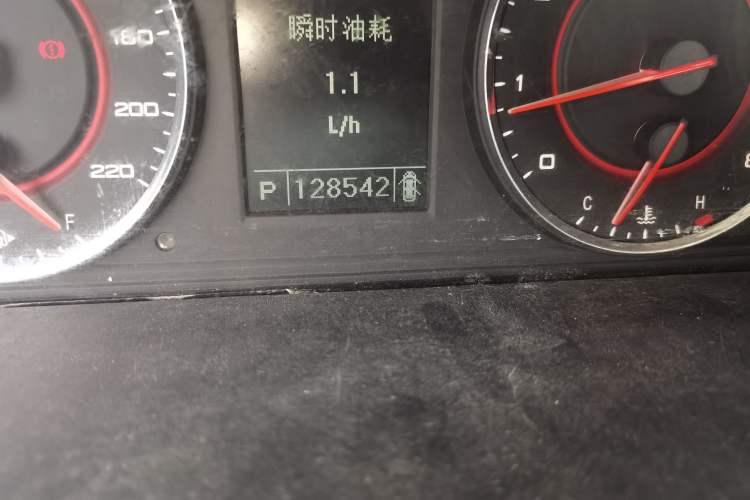 Used SAIC MAXUS G10 2014 2.0T Automatic Elite Edition Odometer Close Up