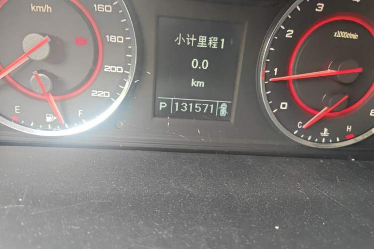 Used SAIC MAXUS G10 2014 2.0T Automatic Elite Edition Odometer Close Up