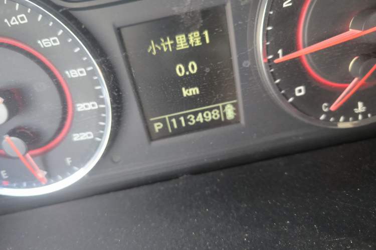 Used SAIC MAXUS G10 2014 2.0T Automatic Elite Edition Odometer Close Up
