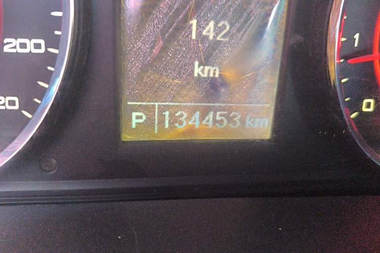 Used SAIC MAXUS G10 2014 2.0T Automatic Elite Edition Odometer Close Up