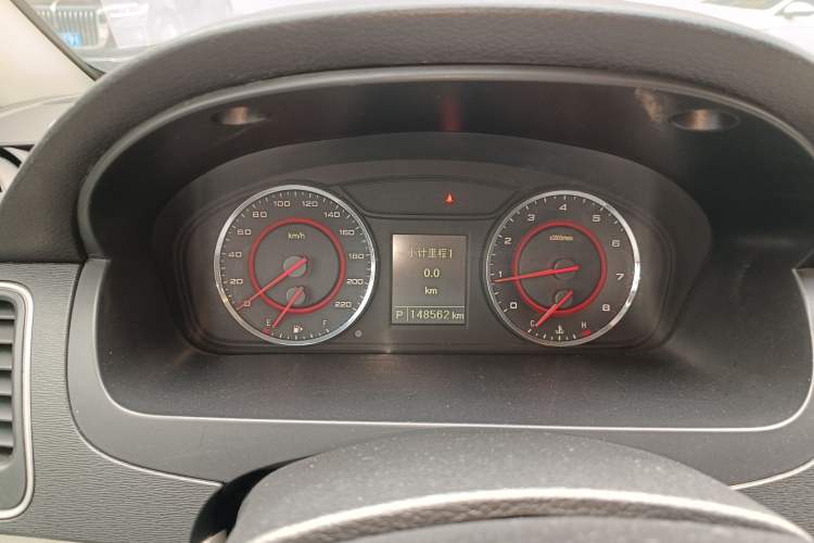 Used SAIC MAXUS G10 2014 2.0T Automatic Elite Edition Odometer Close Up