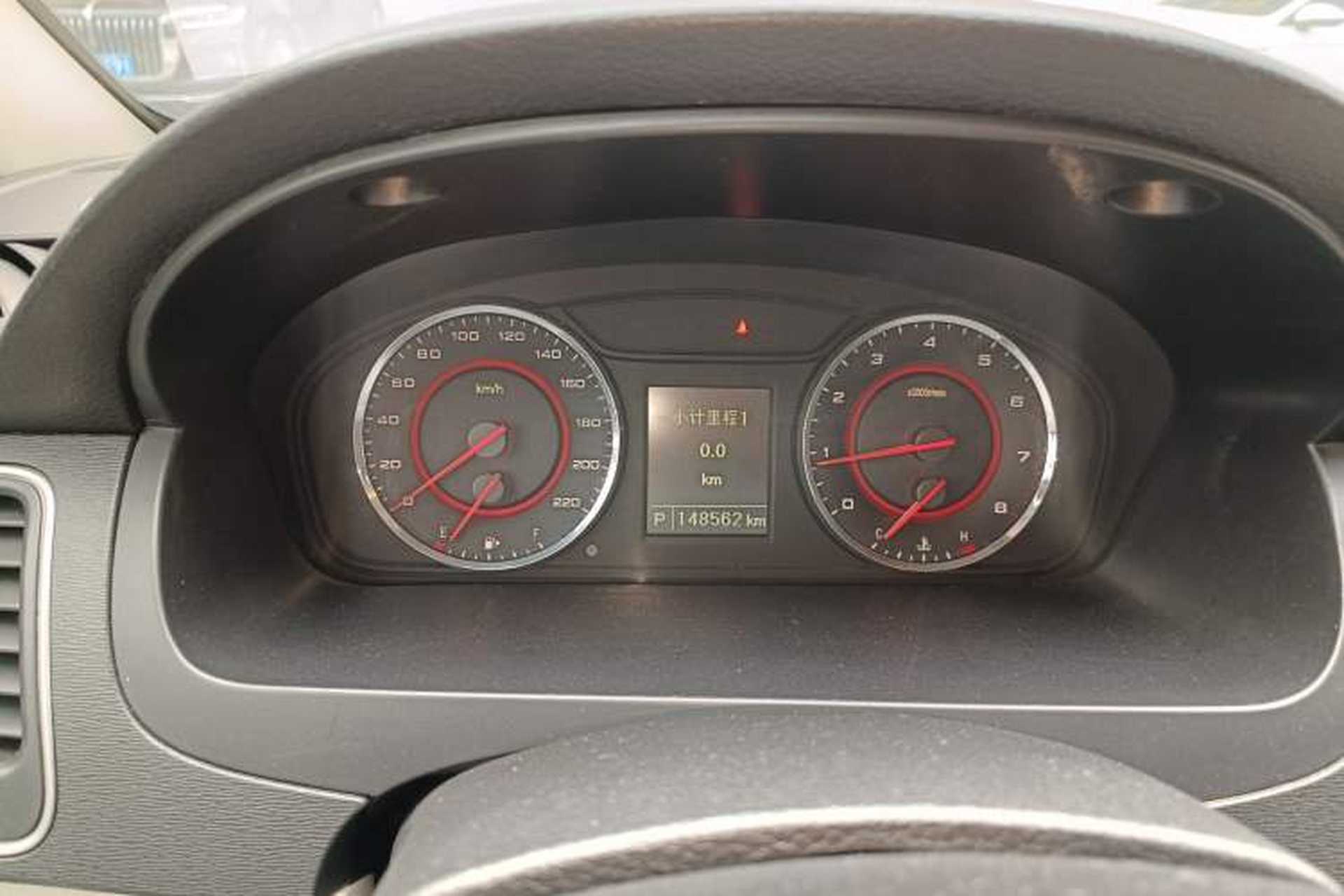 Used SAIC MAXUS G10 2014 2.0T Automatic Elite Edition Odometer Close Up
