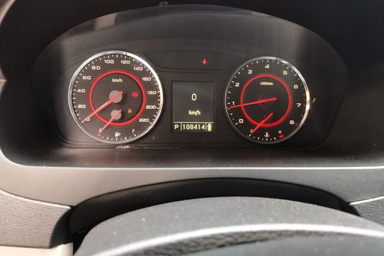 Used SAIC MAXUS G10 2014 2.0T Automatic Elite Edition Odometer Close Up