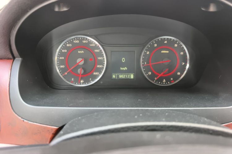 Used SAIC MAXUS G10 2014 2.0T Automatic Elite Edition Odometer Close Up