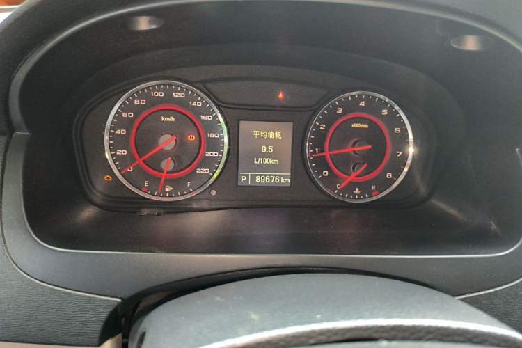 Used SAIC MAXUS G10 2014 2.0T Automatic Elite Edition Odometer Close Up