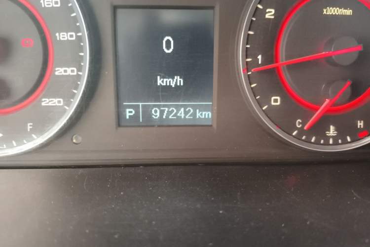 Used SAIC MAXUS G10 2014 2.0T Automatic Elite Edition Odometer Close Up