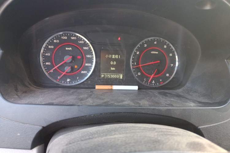 Used SAIC MAXUS G10 2014 2.0T Automatic Elite Edition Odometer Close Up