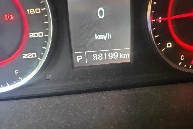 Used SAIC MAXUS G10 2014 2.0T Automatic Elite Edition Odometer Close Up