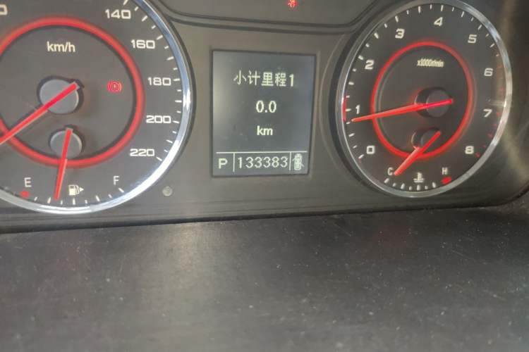 Used SAIC MAXUS G10 2014 2.0T Automatic Elite Edition Odometer Close Up