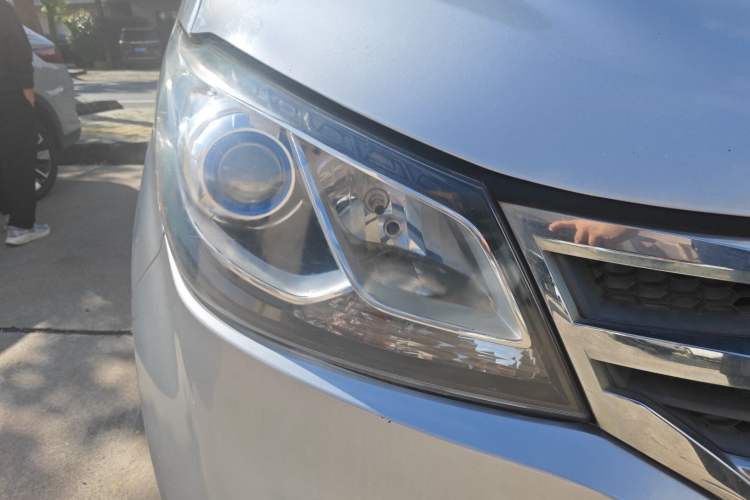 Used SAIC MAXUS G10 2014 2.0T Automatic Elite Edition Right Front Headlight