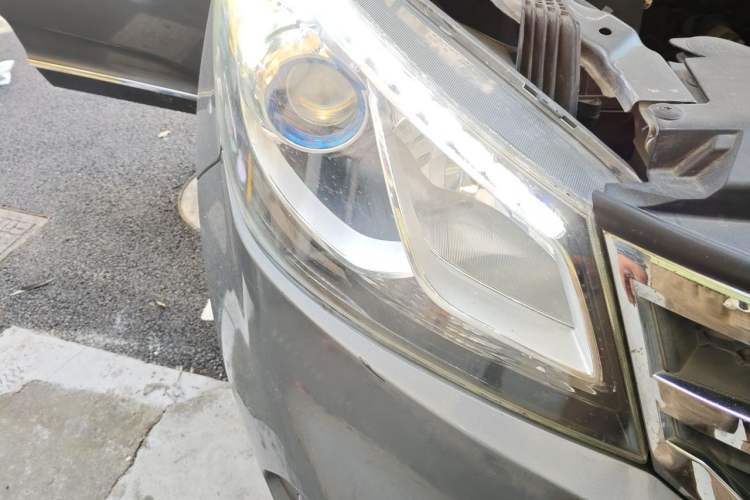 Used SAIC MAXUS G10  Right Front Headlight