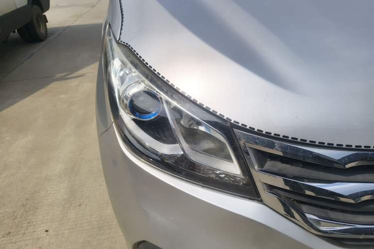 Used SAIC MAXUS G10 2014 2.0T Automatic Elite Edition Right Front Headlight