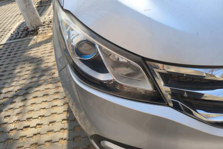 Used SAIC MAXUS G10 2014 2.0T Automatic Elite Edition Right Front Headlight