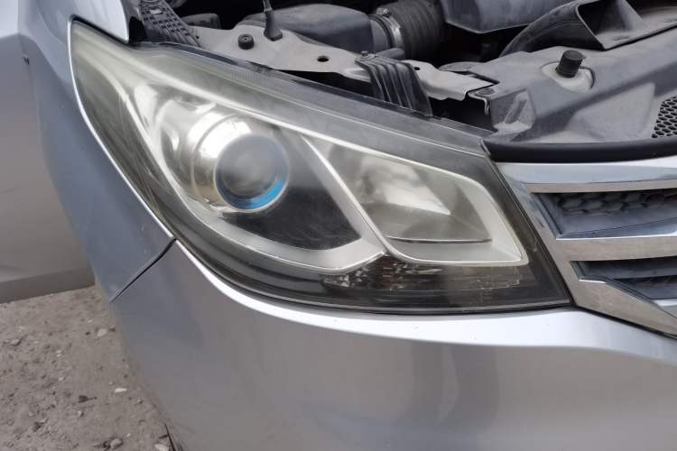 Used SAIC MAXUS G10 2014 2.0T Automatic Elite Edition Right Front Headlight