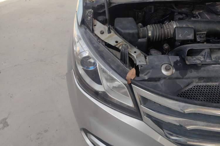 Used SAIC MAXUS G10 2014 2.0T Automatic Elite Edition Right Front Headlight