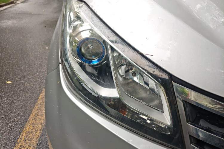 Used SAIC MAXUS G10 2014 2.0T Automatic Elite Edition Right Front Headlight