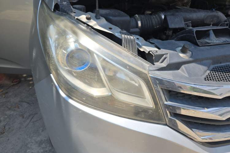 Used SAIC MAXUS G10 2014 2.0T Automatic Elite Edition Right Front Headlight