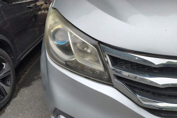 Used SAIC MAXUS G10 2014 2.0T Automatic Elite Edition Right Front Headlight