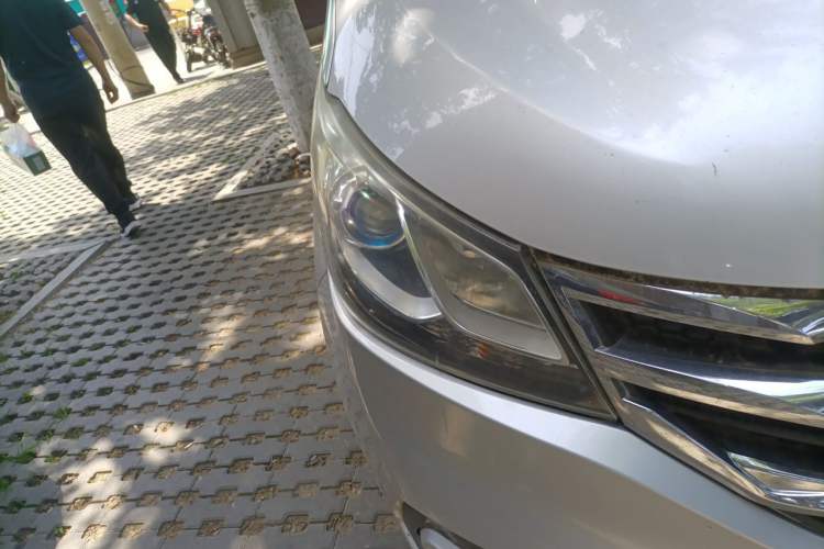Used SAIC MAXUS G10 2014 2.0T Automatic Elite Edition Right Front Headlight
