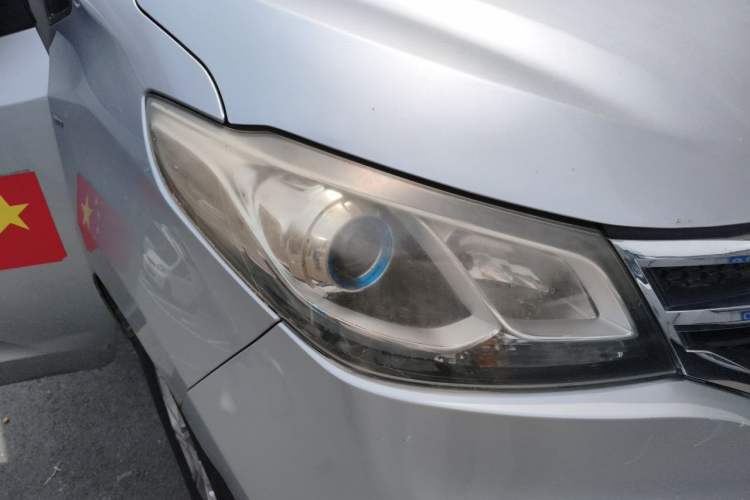 Used SAIC MAXUS G10 2014 2.0T Automatic Elite Edition Right Front Headlight
