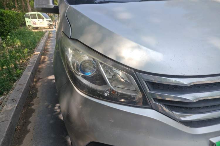 Used SAIC MAXUS G10 2014 2.0T Automatic Elite Edition Right Front Headlight