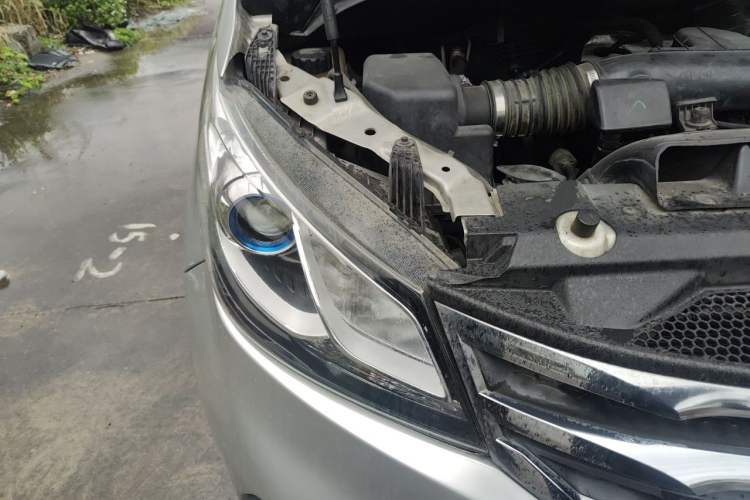 Used SAIC MAXUS G10 2014 2.0T Automatic Elite Edition Right Front Headlight