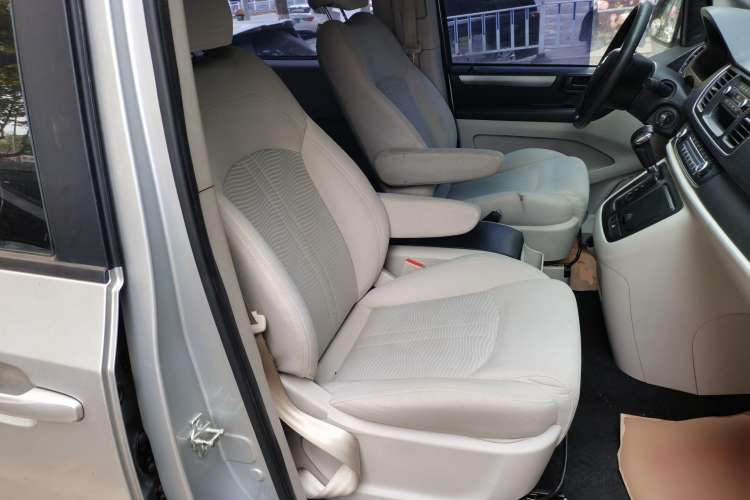 Used SAIC MAXUS G10 2014 2.0T Automatic Elite Edition Right Front Seat