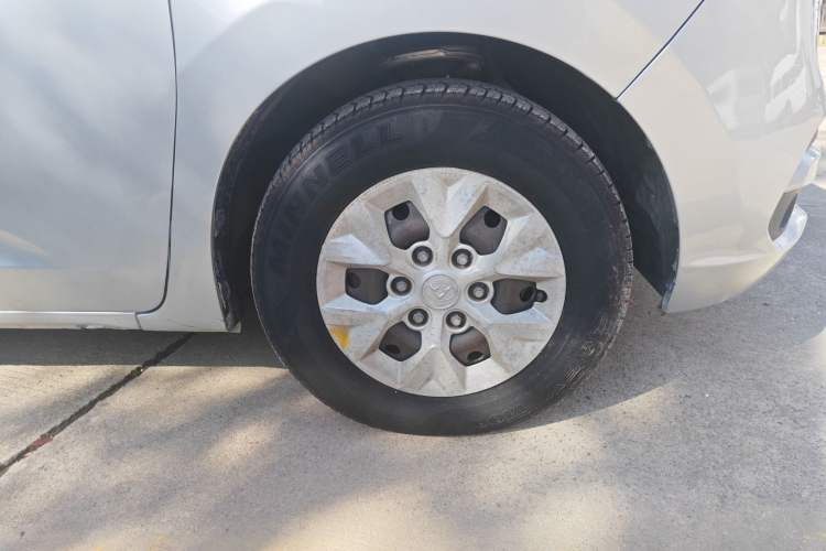 Used SAIC MAXUS G10 2014 2.0T Automatic Elite Edition Right Front Wheel Hub