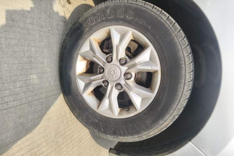 Used SAIC MAXUS G10 2014 2.0T Automatic Elite Edition Right Front Wheel Hub