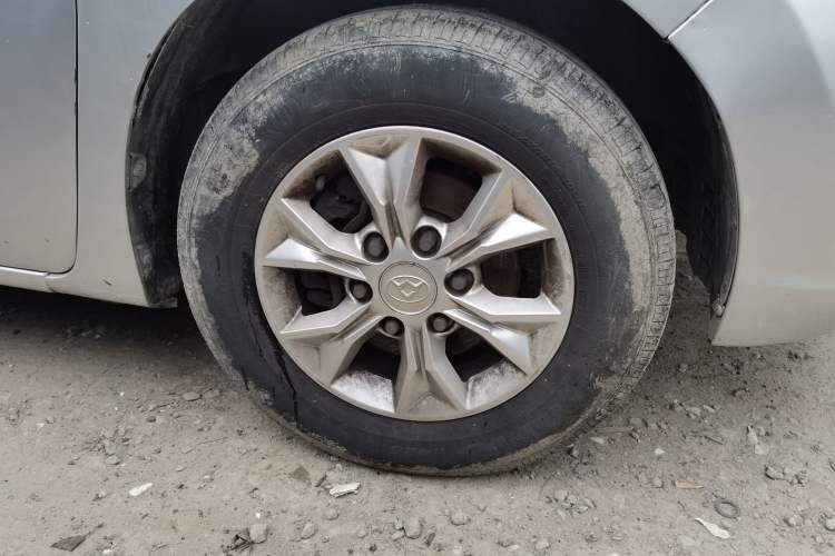 Used SAIC MAXUS G10 2014 2.0T Automatic Elite Edition Right Front Wheel Hub