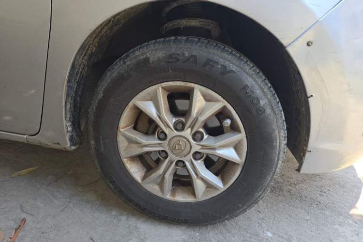 Used SAIC MAXUS G10 2014 2.0T Automatic Elite Edition Right Front Wheel Hub