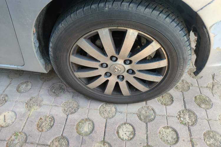 Used SAIC MAXUS G10 2014 2.0T Automatic Luxury Executive Edition Right Front Wheel Hub