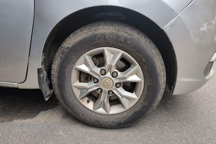 Used SAIC MAXUS G10 2014 2.0T Automatic Elite Edition Right Front Wheel Hub