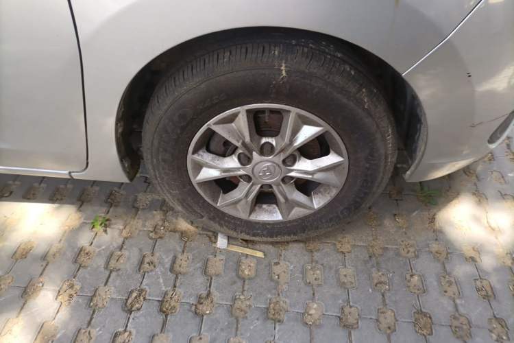 Used SAIC MAXUS G10 2014 2.0T Automatic Elite Edition Right Front Wheel Hub