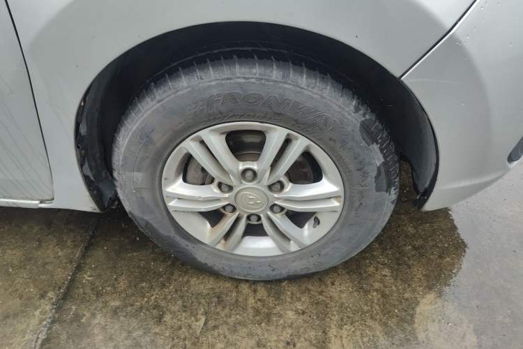 Used SAIC MAXUS G10 2014 2.0T Automatic Elite Edition Right Front Wheel Hub