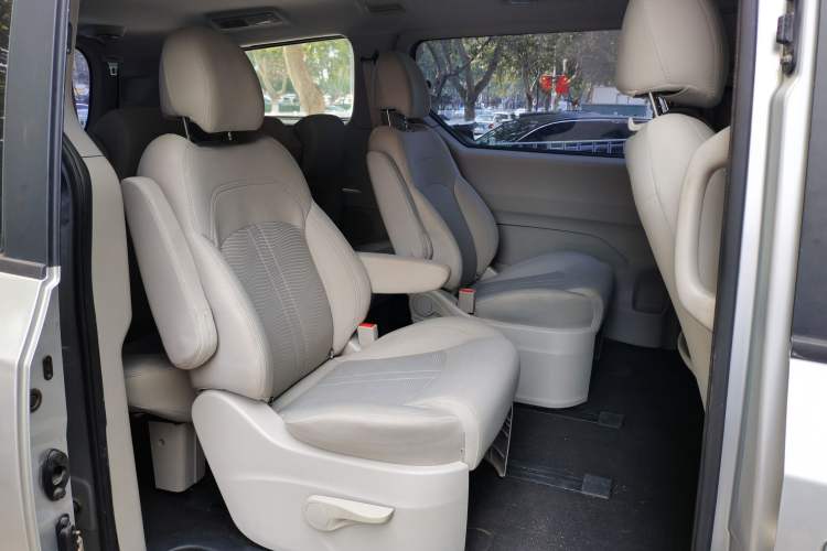Used SAIC MAXUS G10 2014 2.0T Automatic Elite Edition Right Rear Seat