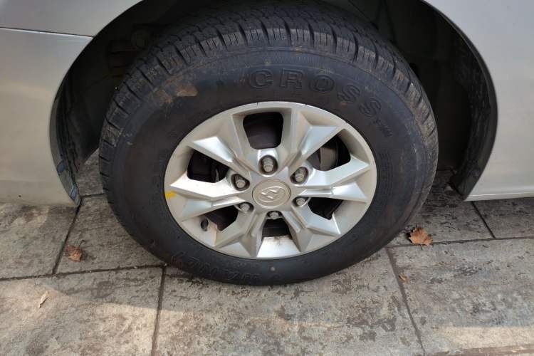 Used SAIC MAXUS G10 2014 2.0T Automatic Elite Edition Right Rear Wheel Hub