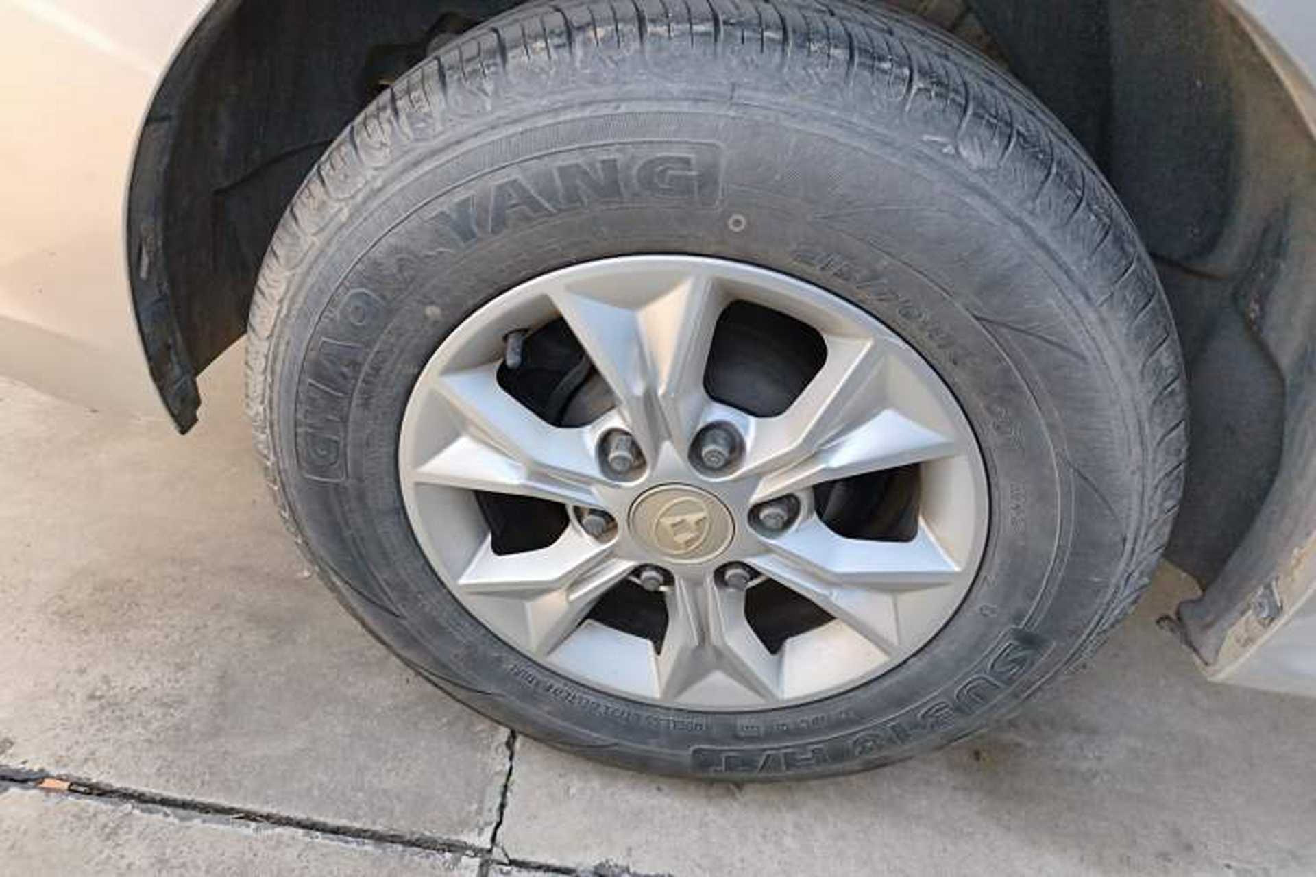 Used SAIC MAXUS G10 2014 2.0T Automatic Elite Edition Right Rear Wheel Hub
