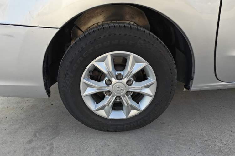 Used SAIC MAXUS G10 2014 2.0T Automatic Elite Edition Right Rear Wheel Hub