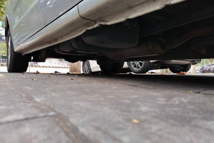 Used SAIC MAXUS G10 2014 2.0T Automatic Elite Edition Right Side Sill