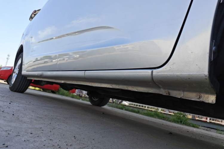Used SAIC MAXUS G10 2014 2.0T Automatic Elite Edition Right Side Sill