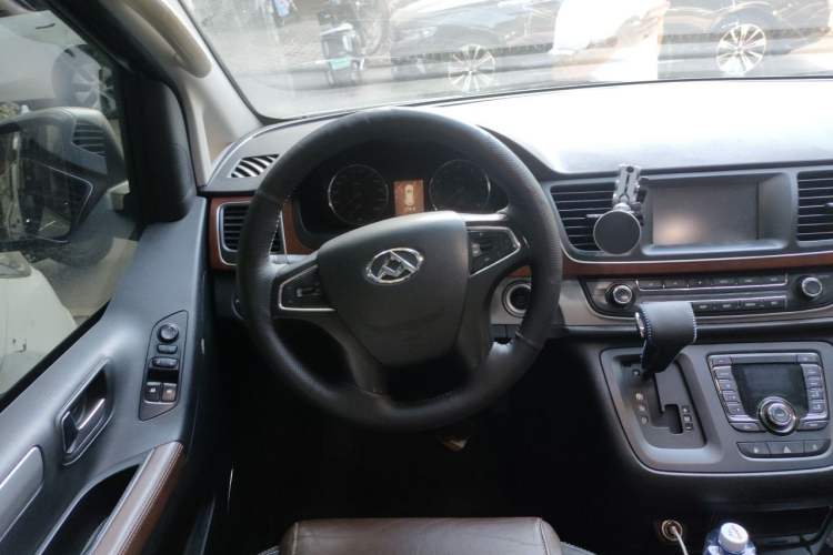 Used SAIC MAXUS G10 2014 2.0T Automatic Luxury Executive Edition Steering Wheel