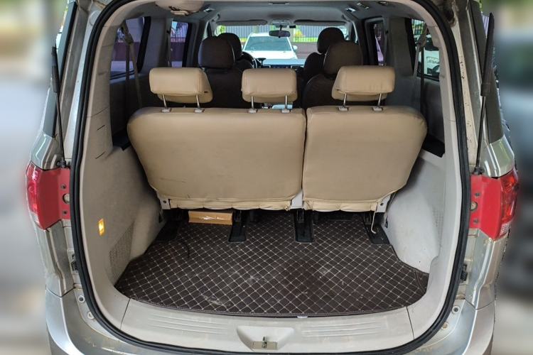 Used SAIC MAXUS G10 2014 2.0T Automatic Elite Edition Trunk