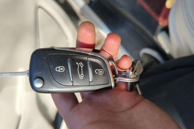 Used SAIC MAXUS G10 2014 2.0T Automatic Elite Edition Vehicle Key
