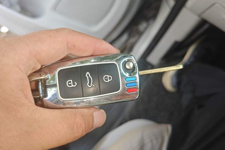 Used SAIC MAXUS G10 2014 2.0T Automatic Elite Edition Vehicle Key