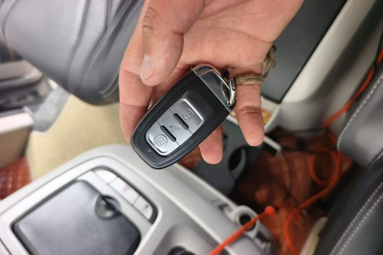 Used SAIC MAXUS G10 2014 2.0T Automatic Elite Edition Vehicle Key
