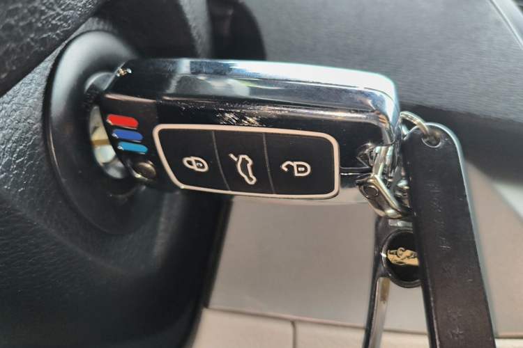 Used SAIC MAXUS G10 2014 2.0T Automatic Elite Edition Vehicle Key