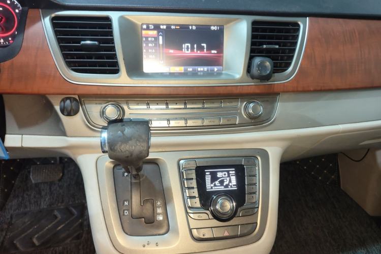 Used SAIC MAXUS G10 2014 2.0T Automatic Luxury Edition Audio And AC Panel