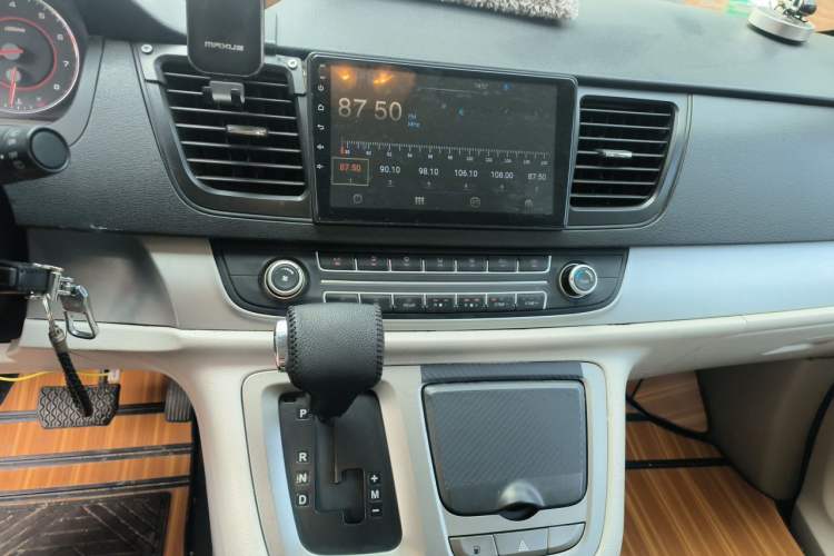 Used SAIC MAXUS G10 2014 2.0T Automatic Elite Edition Audio And AC Panel